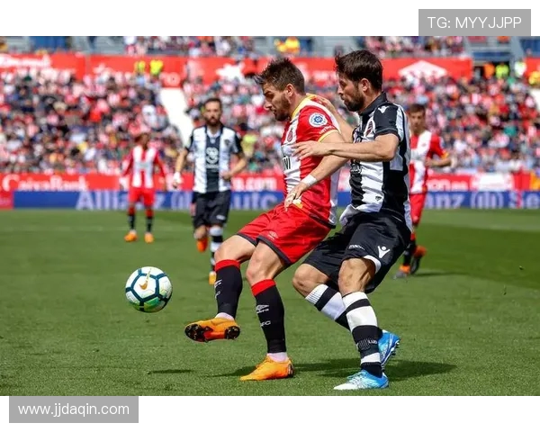 塞尔塔与赫罗纳激战在即谁能在西甲赛场上笑到最后